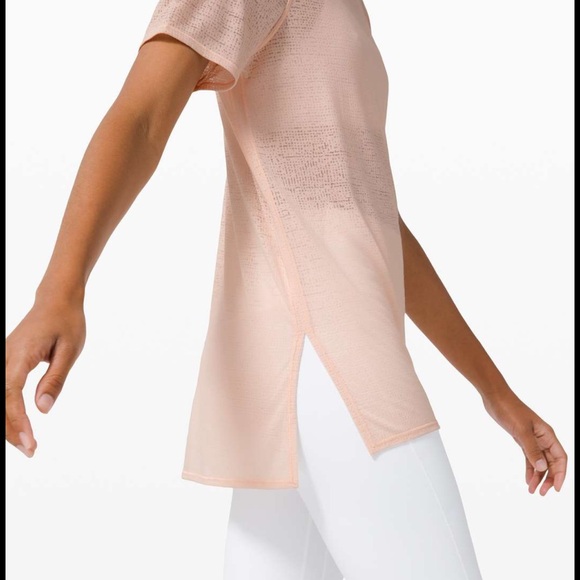 Lululemon uncovered tee in silk rose - Picture 3 of 4
